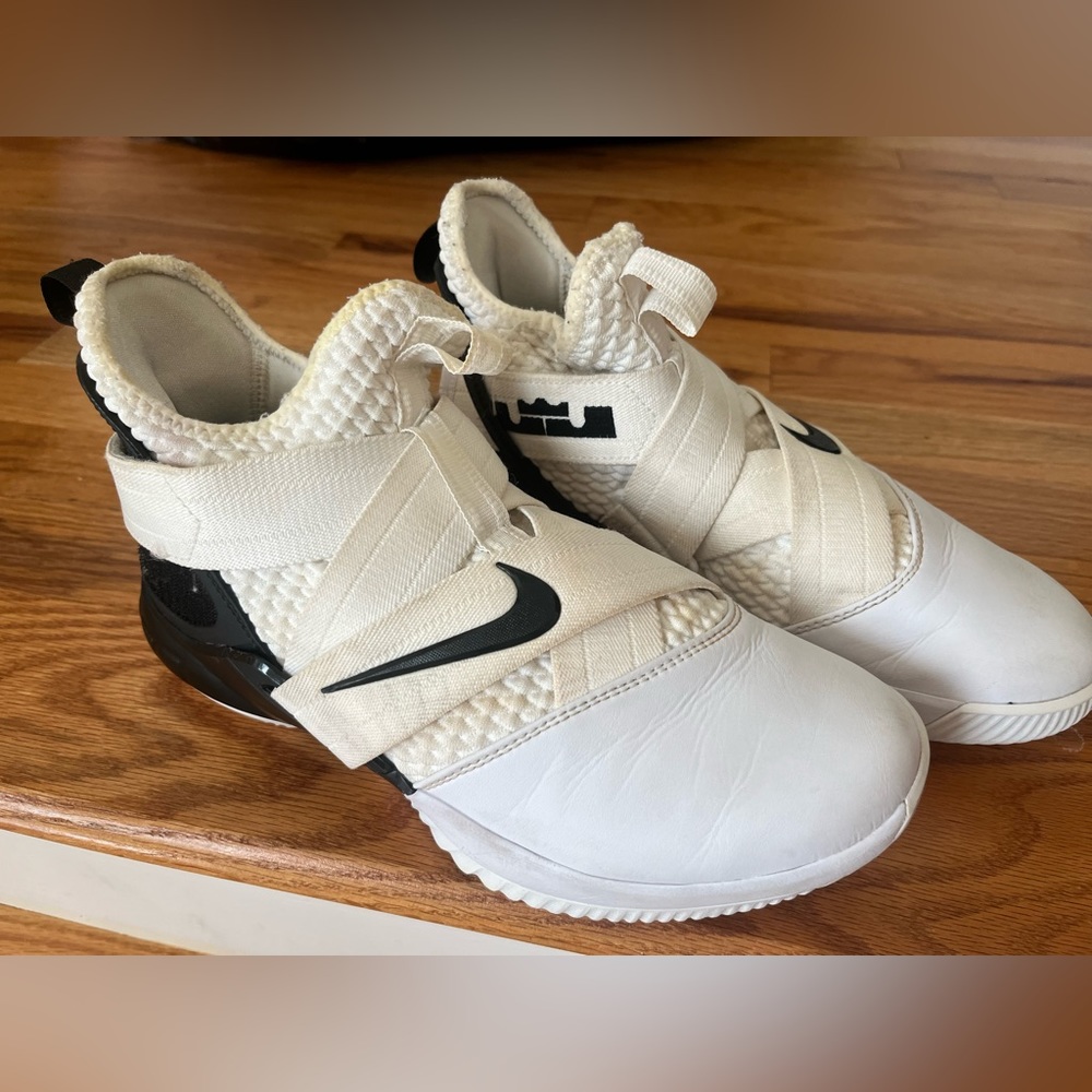 Nike Sneakers - Size 7